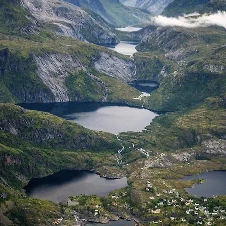 Ingrid Rorbu, A I Lofoten О